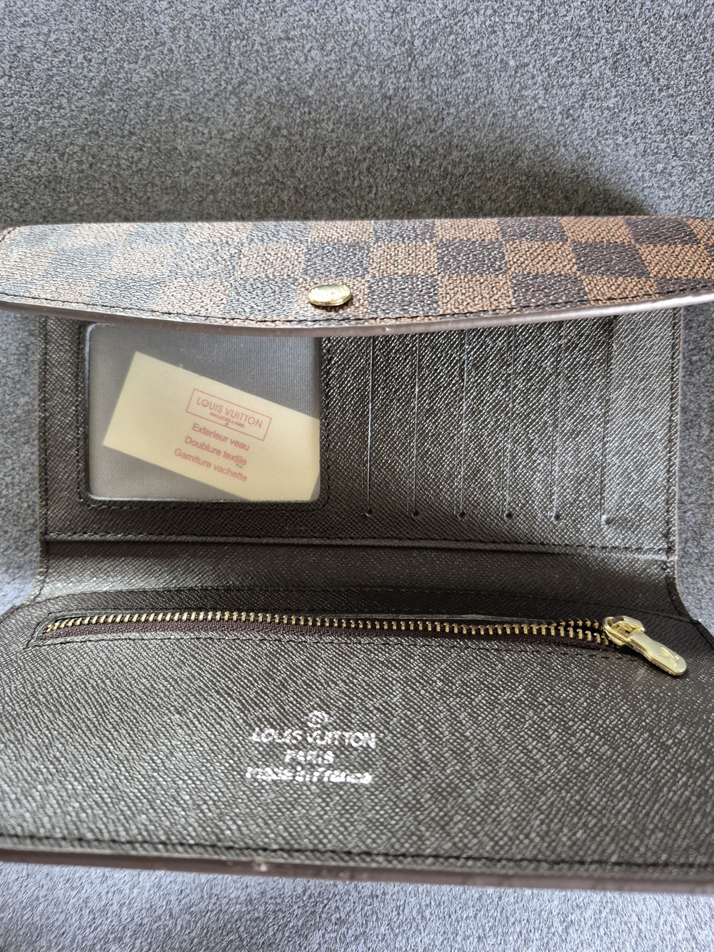 Luxury Brown Checkered Women's Wallet - Designer Style - Picture 3 of 3